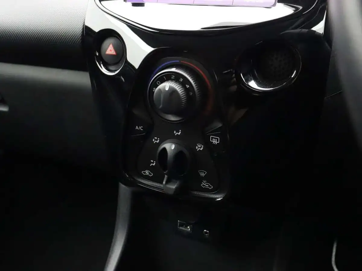 2020-citroen-c1-10-vti-shine-5d-big-28