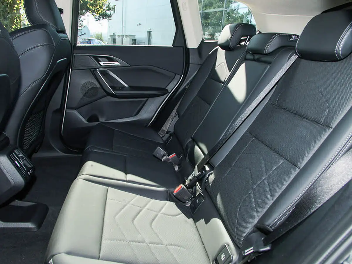 2023-bmw-ix1-e-xdrive30-xline-big-11