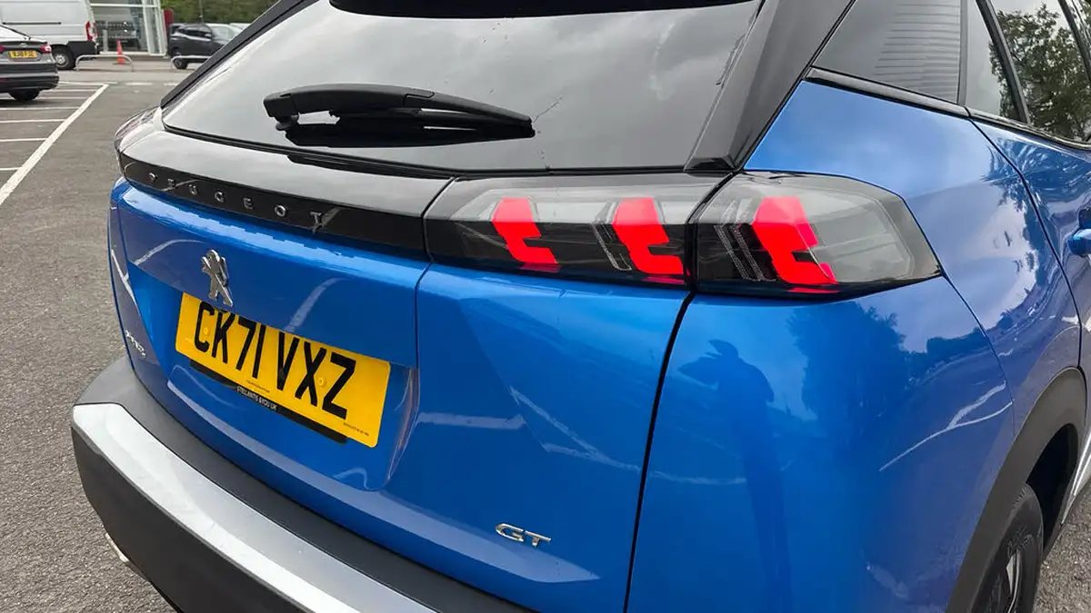 2021-peugeot-2008-suv-12-puretech-gt-eat8-big-44