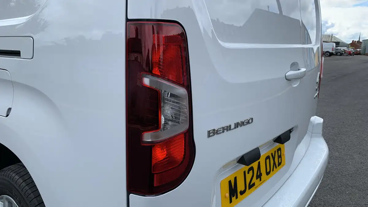 2024-citroen-berlingo-15-bluehdi-950-driver-edition-130pseu6d-eat8-big-23