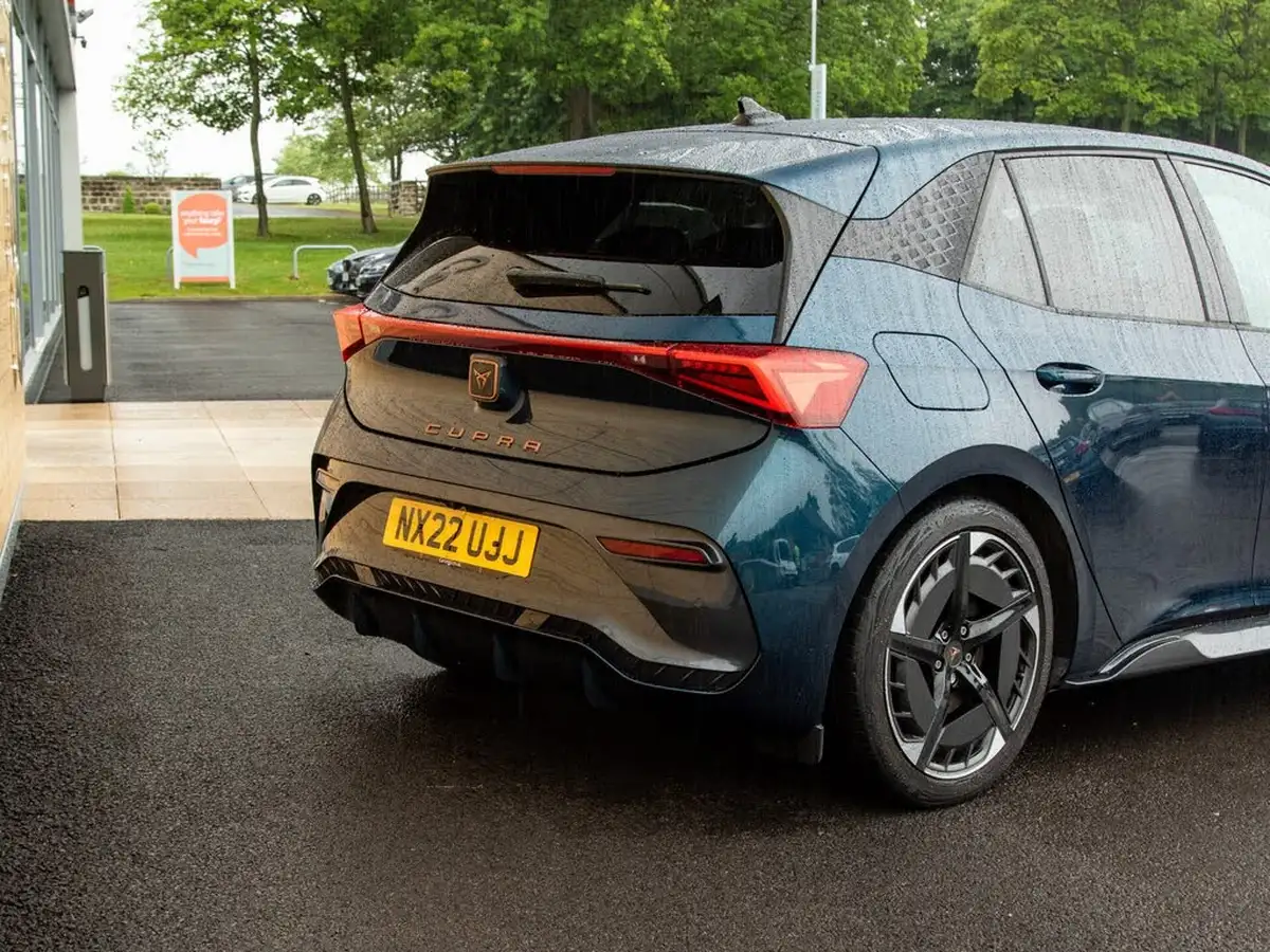 2022-cupra-born-e-v3-204ps-58kwh-big-7