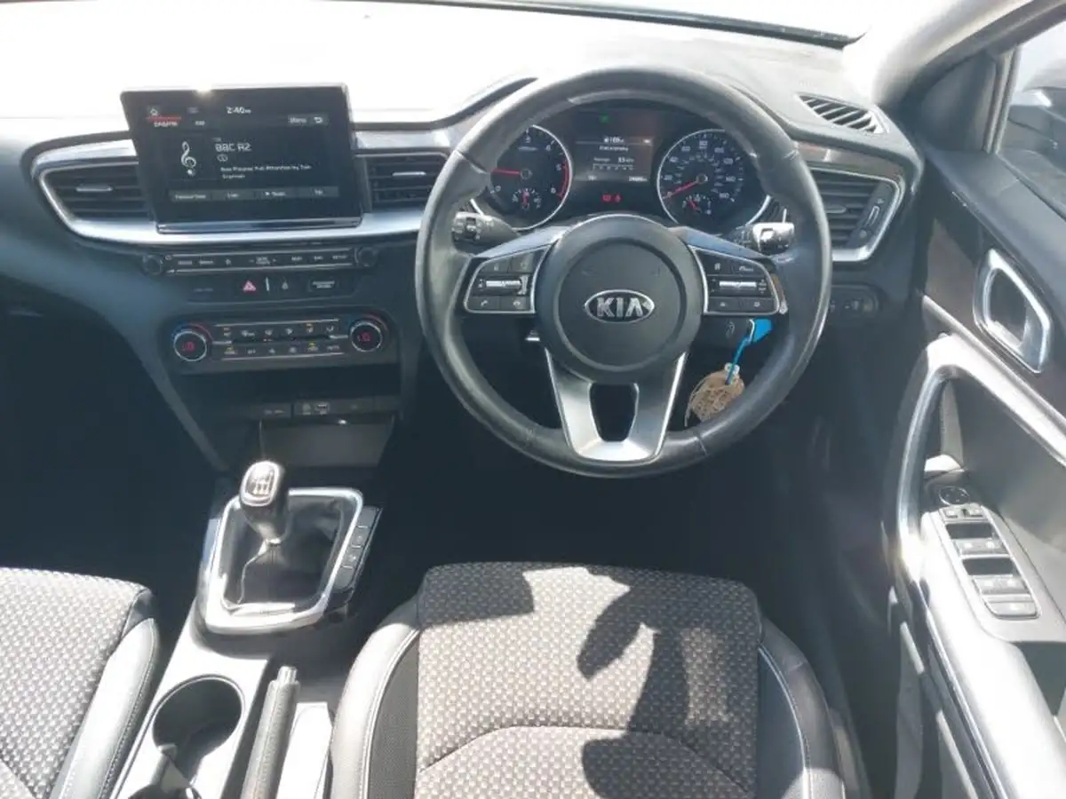 2019-kia-ceed-16crdi-3-hatchback-big-6