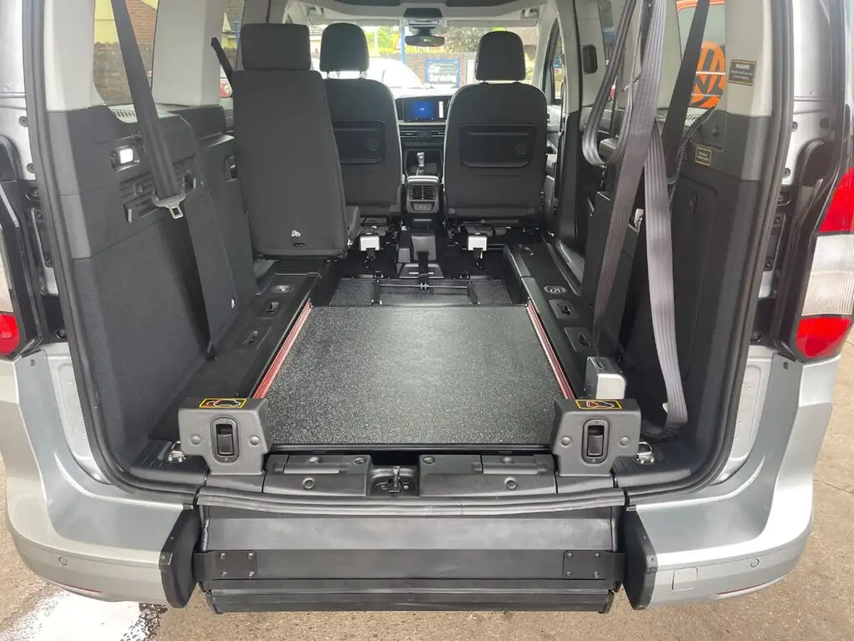 2024-ford-tourneo-connect-20-titanium-big-3