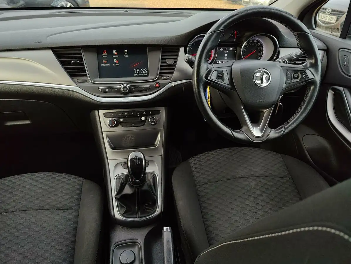 2015-vauxhall-astra-14i-16v-turbo-energy-big-13