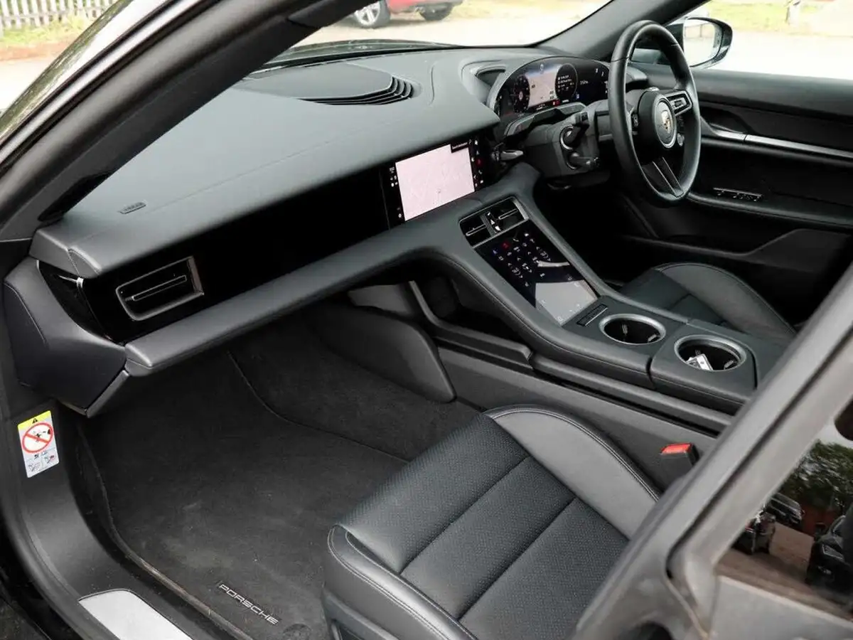 2024-porsche-taycan-e-sport-turismo-408ps-big-8