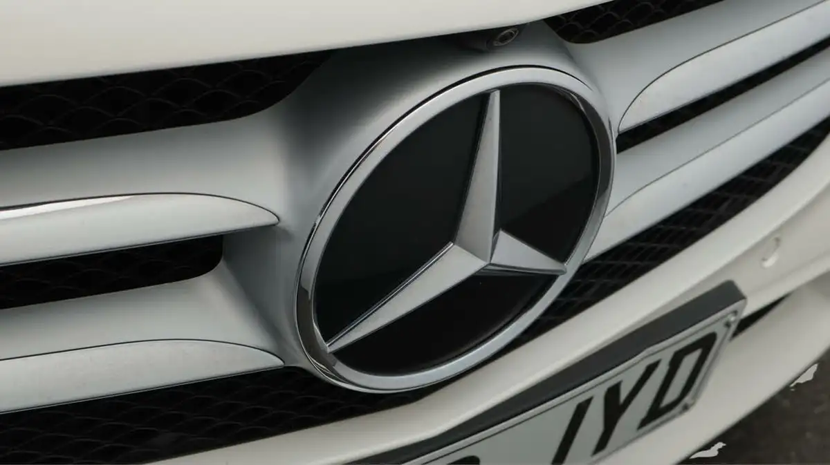 2020-mercedes-benz-c-class-20d-c220d-sport-edition-premium-plus-saloon-4d-big-24