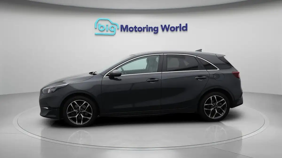 2022-kia-ceed-15-t-gdi-3-hatchback-big-4
