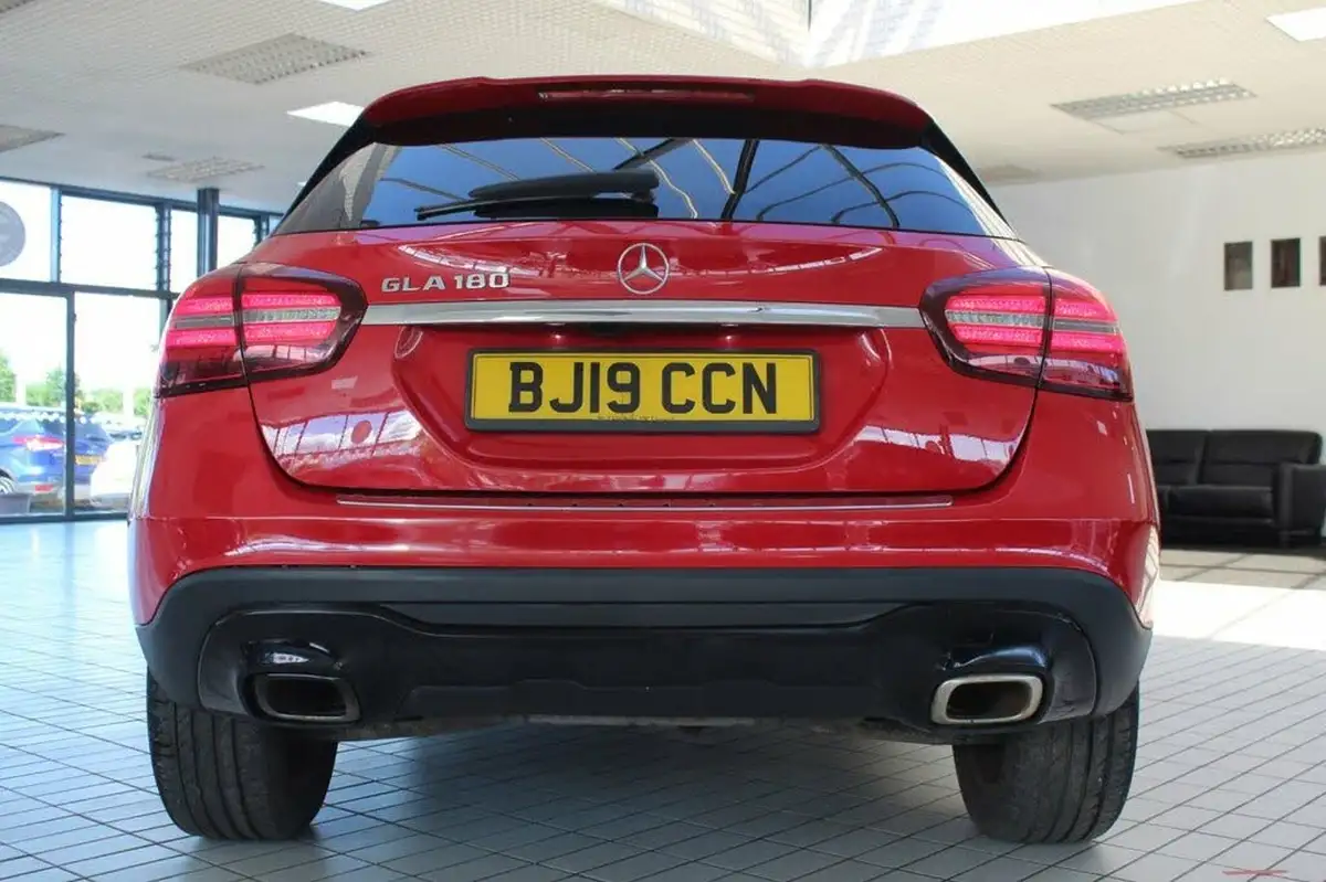 2019-mercedes-benz-gla-class-16-gla-180-urban-edition-ss-big-16