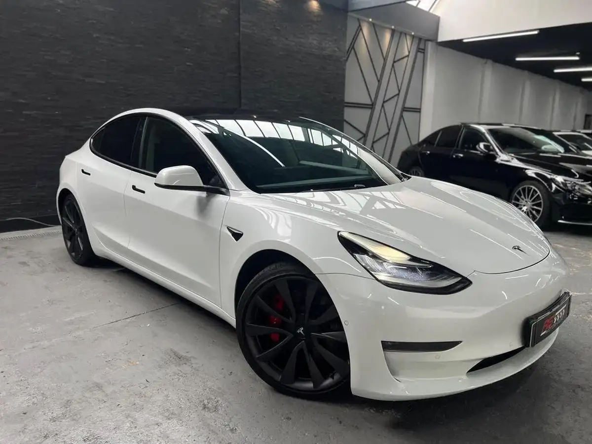 2020-tesla-model-3-e-performance-big-4