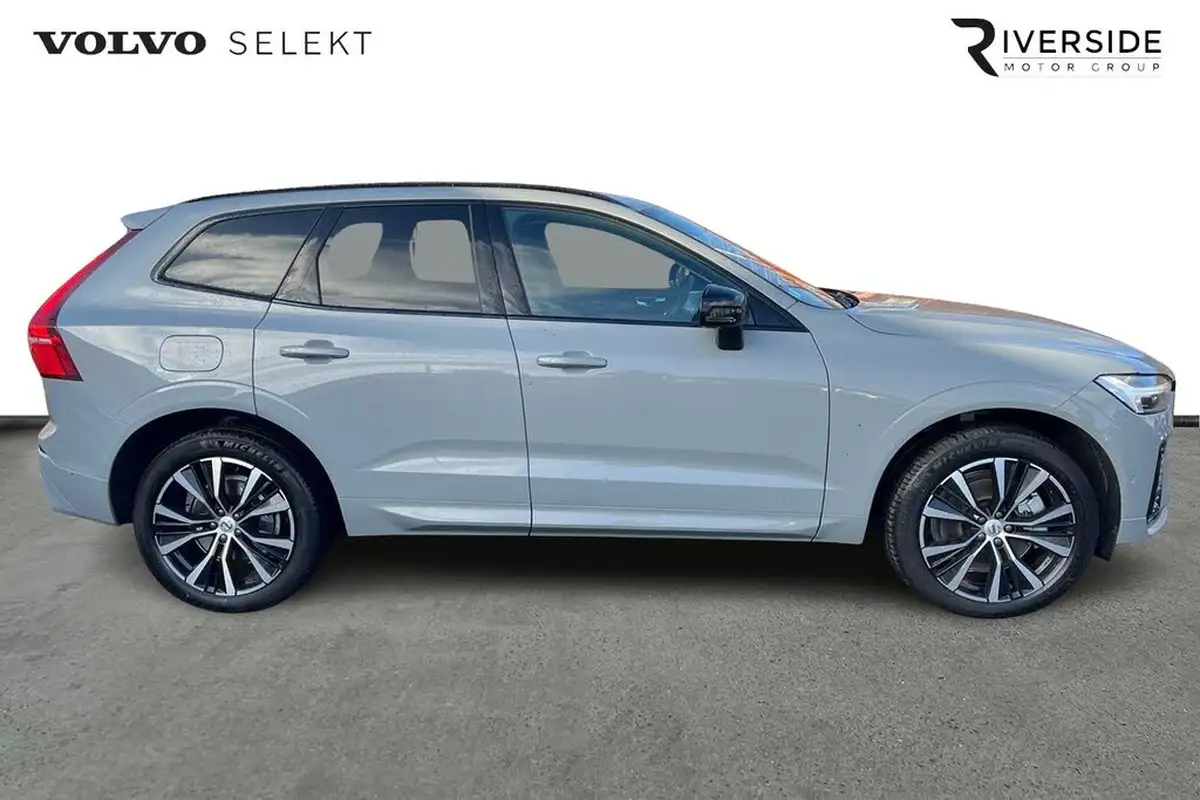 2024-volvo-xc60-20-b5-ultra-dark-big-3