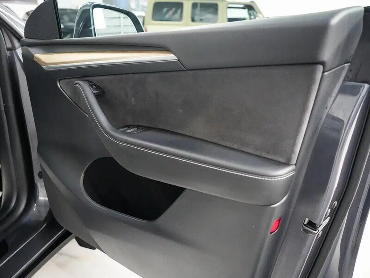 2023-tesla-model-y-e-performance-big-14