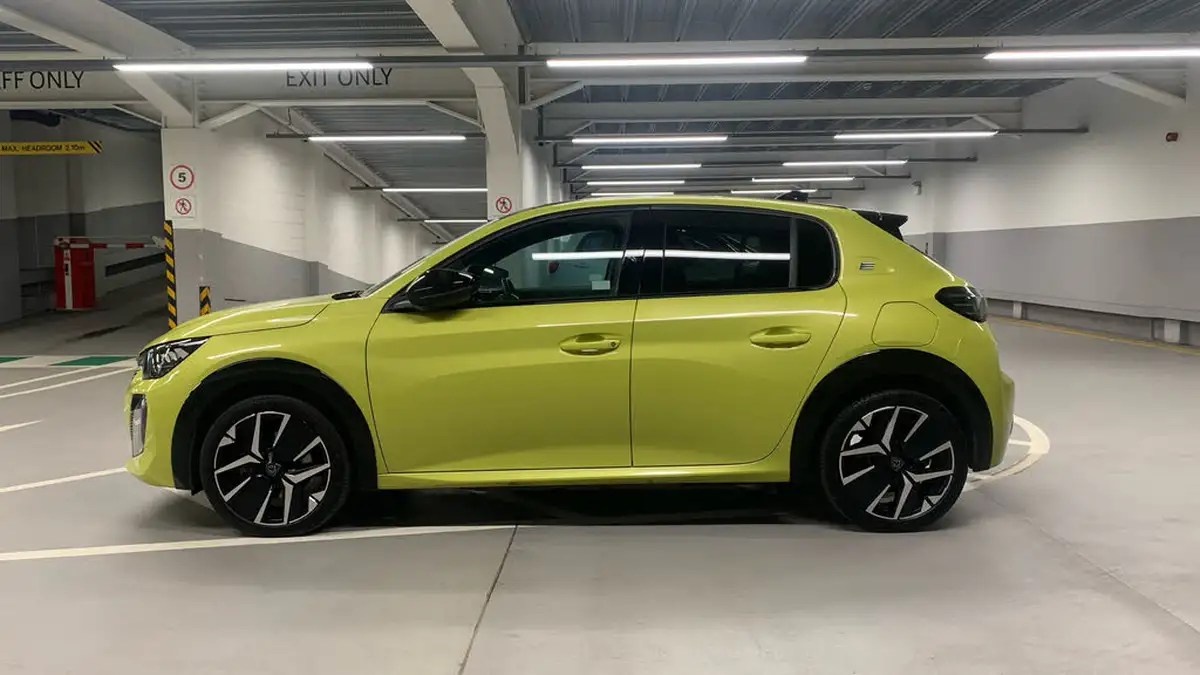 2024-peugeot-208-e-gt-156ps-51kwh-big-5
