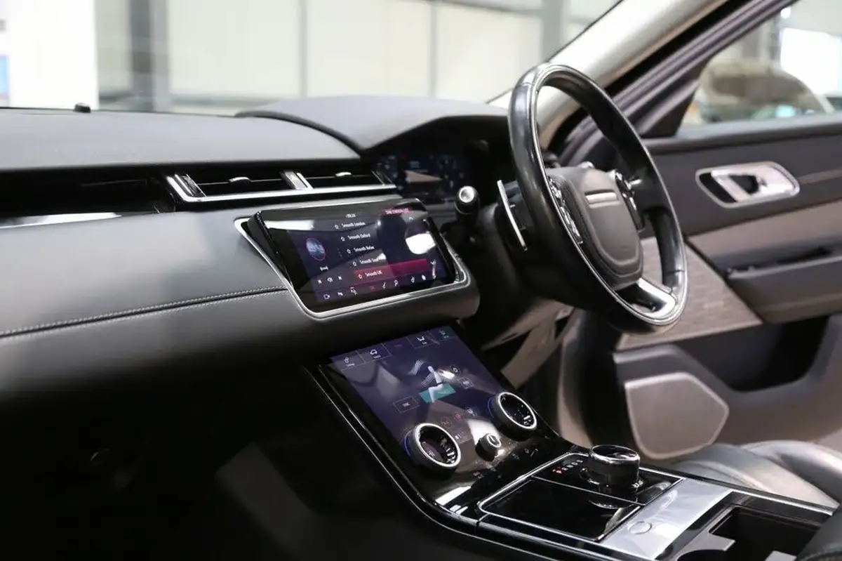 2017-land-rover-range-rover-velar-30-p380-hse-big-44
