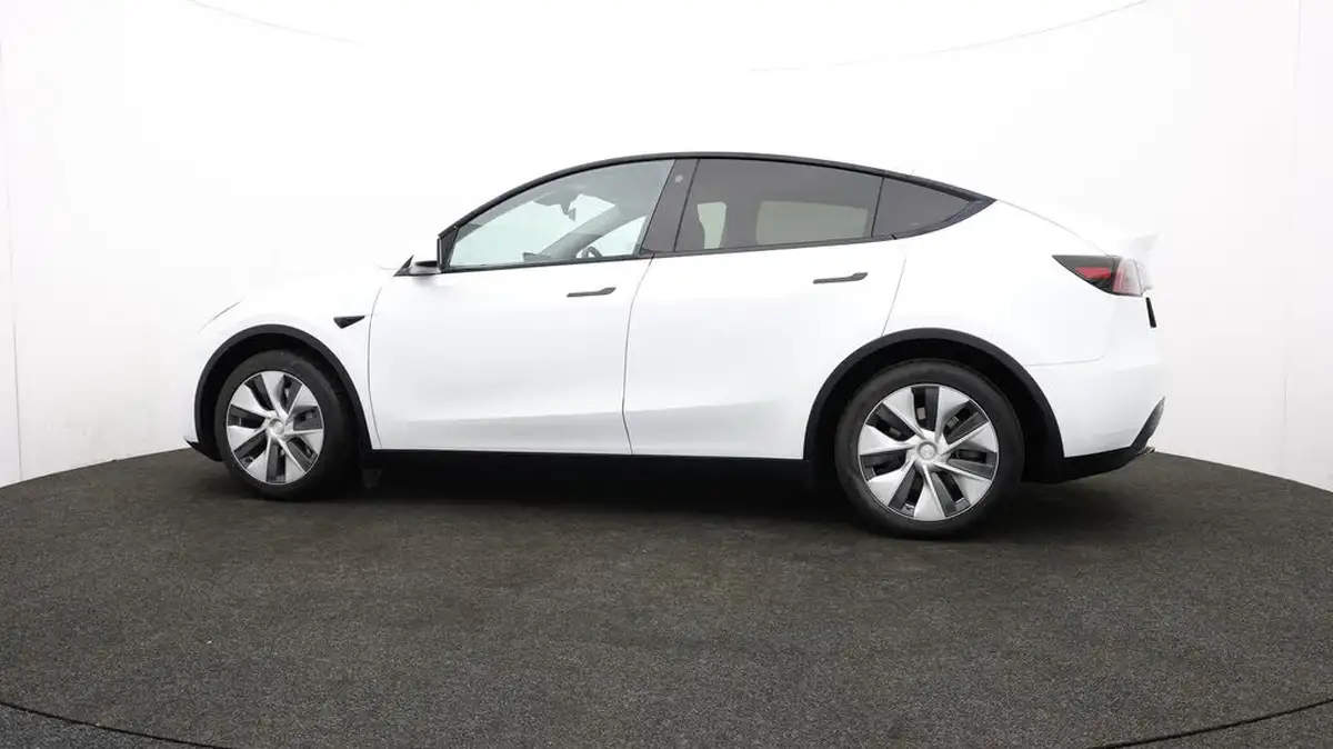 2023-tesla-model-y-e-rwd-big-73