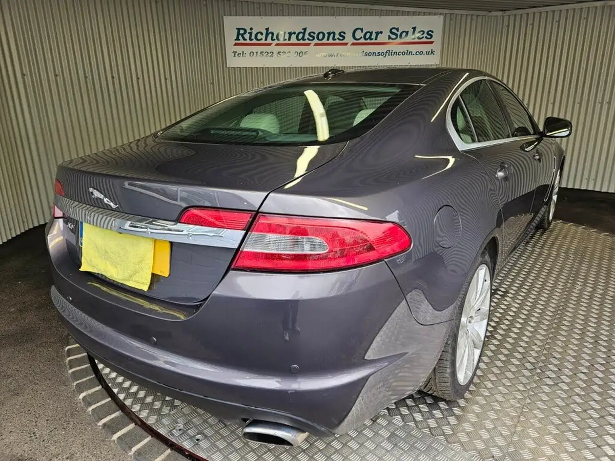 2009-jaguar-xf-27td-premium-luxury-big-2