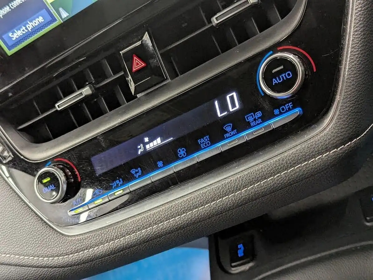 2021-toyota-corolla-18-vvt-i-trek-big-34