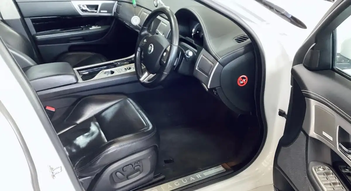 2010-jaguar-xf-30td-s-portfolio-big-2