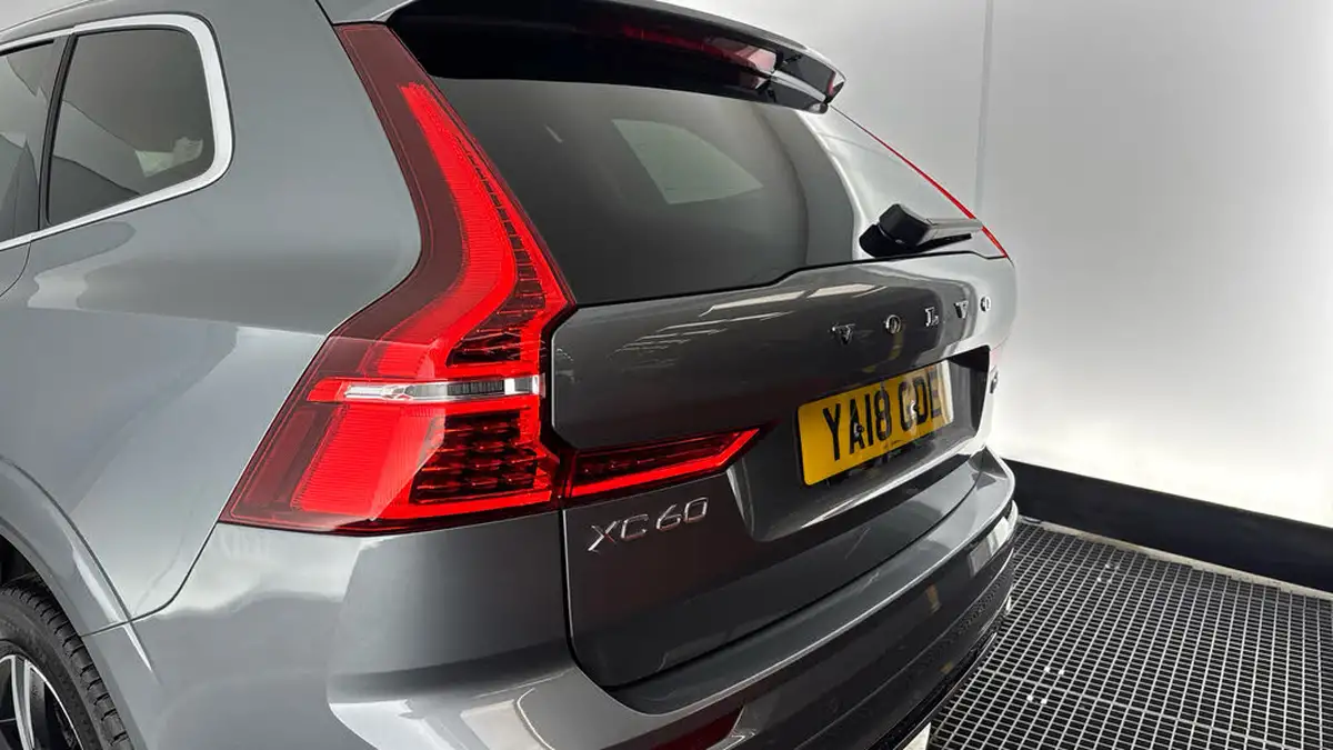 2018-volvo-xc60-20td-d4-r-design-4x4-geartronic-big-27