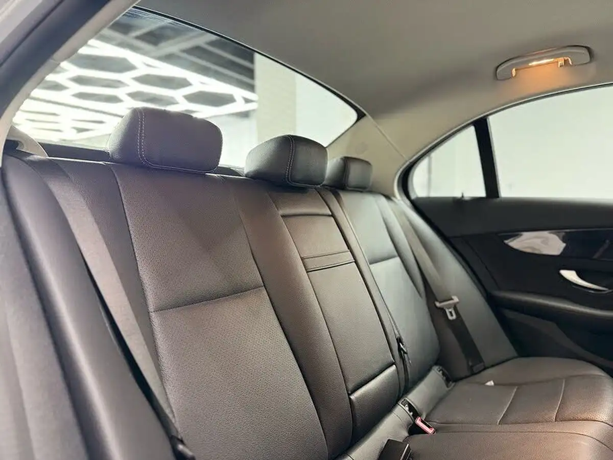 2018-mercedes-benz-c-class-20d-c220d-se-saloon-4d-big-9