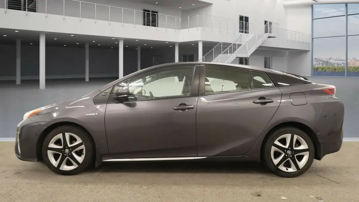 2019-toyota-prius-18-vvt-i-excel-ss-cvt-big-6