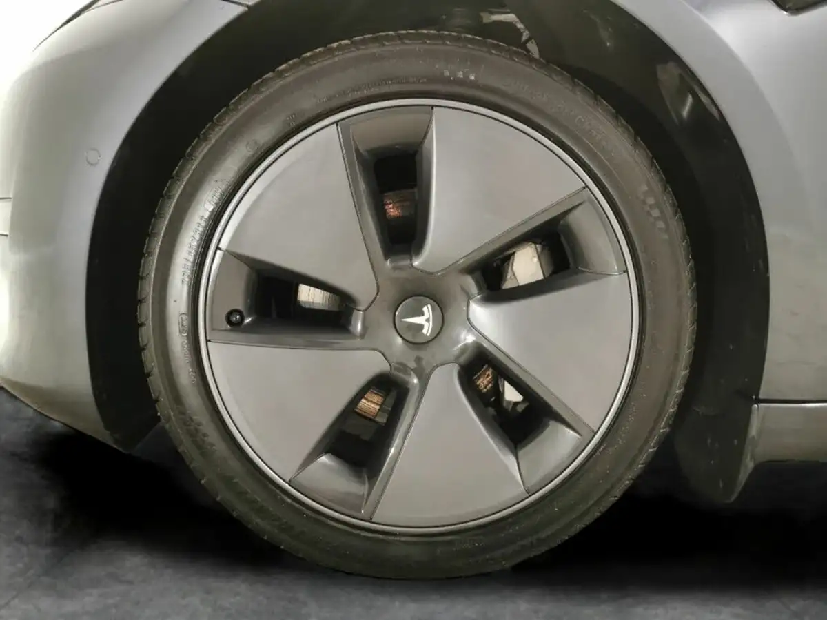 2020-tesla-model-3-e-long-range-big-28