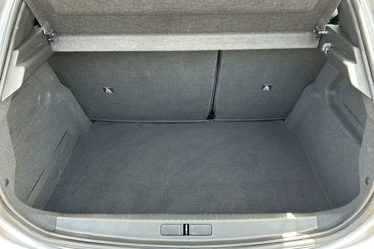 2021-peugeot-208-12-puretech-allure-premium-100bhp-eat8-big-21