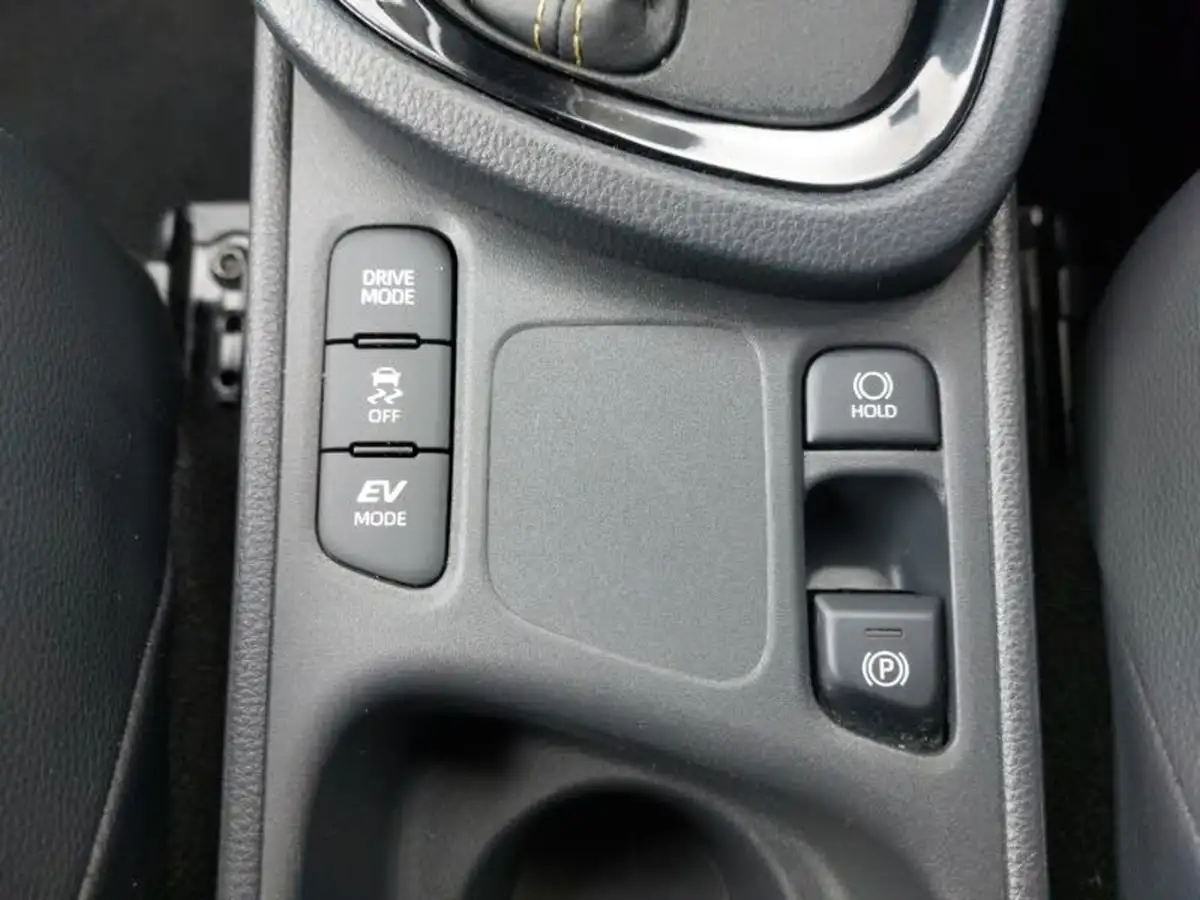 2022-toyota-yaris-cross-15-vvt-i-dynamic-big-17