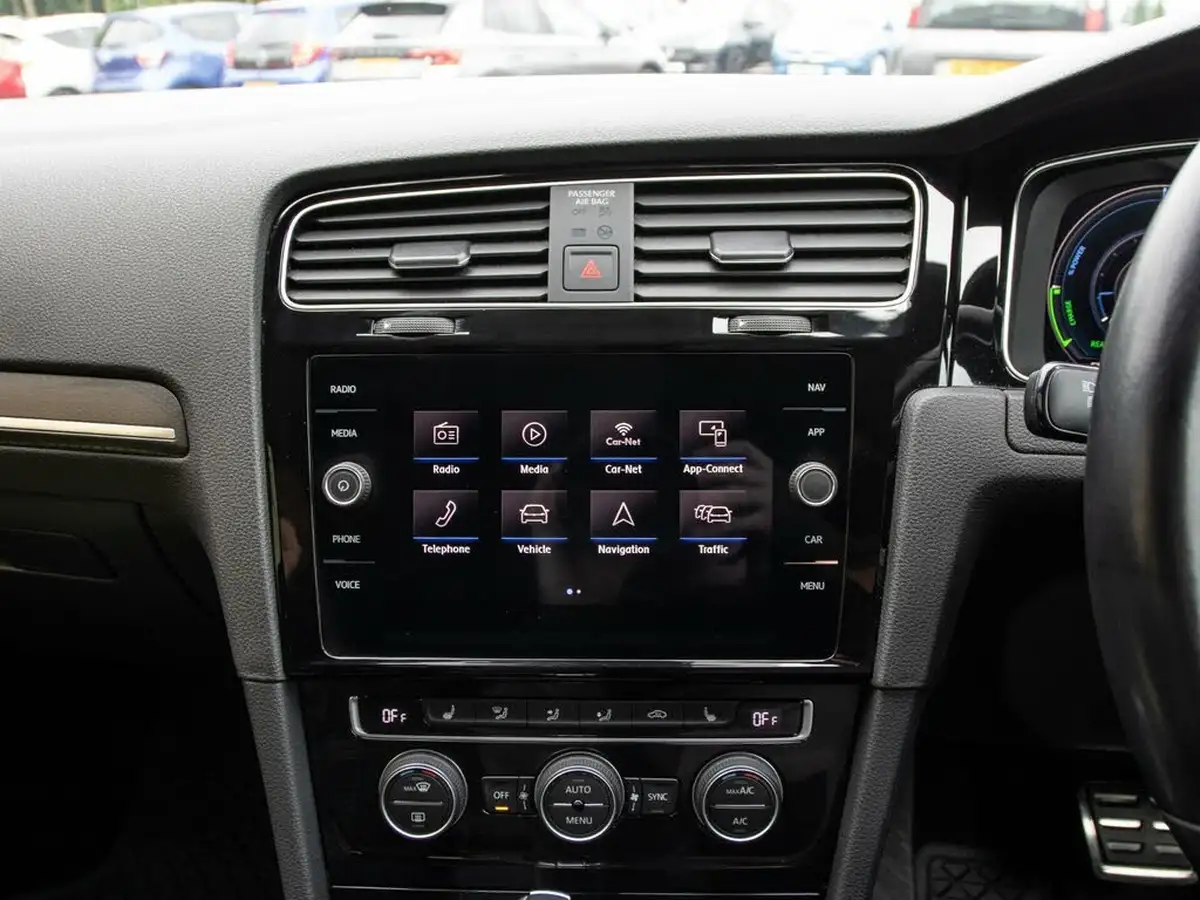 2020-volkswagen-golf-14-tsi-gte-advance-big-26