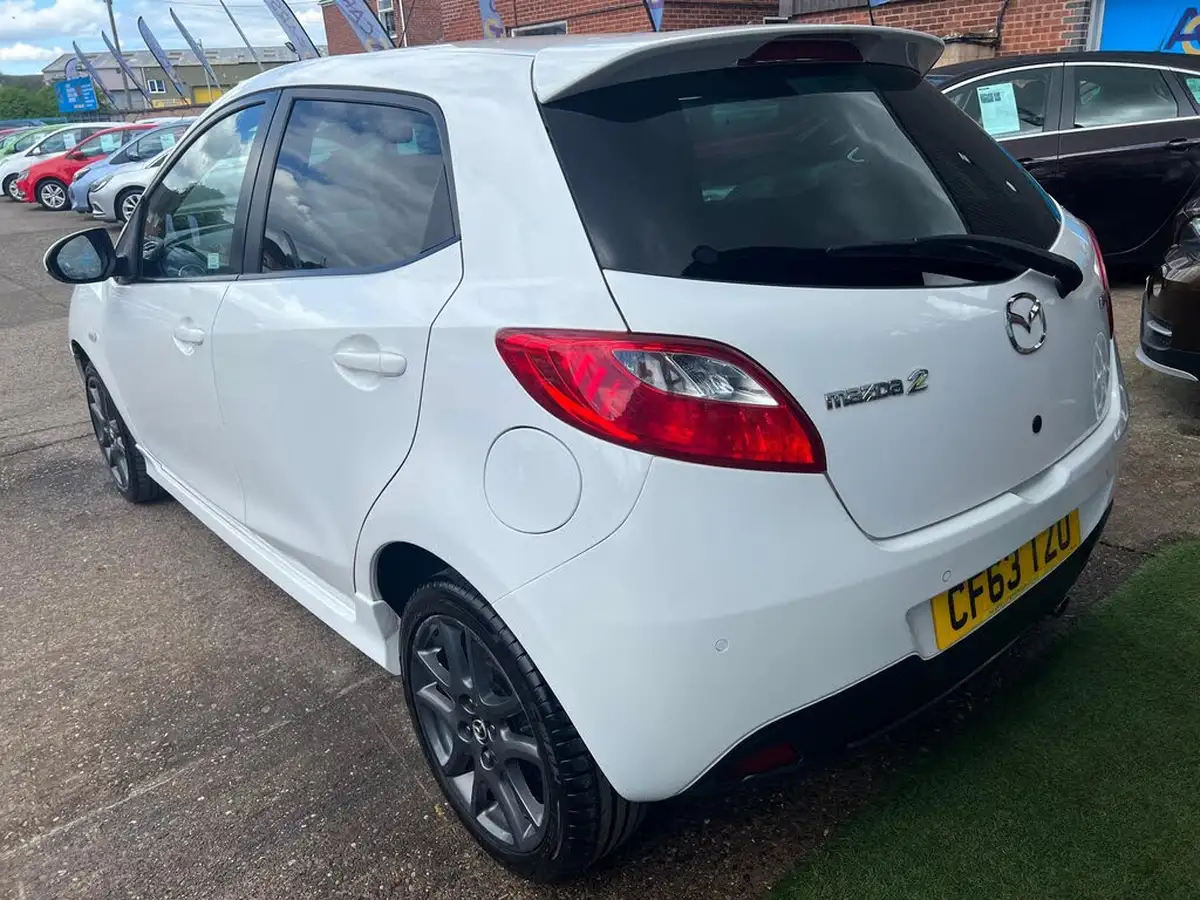 2013-mazda-mazda2-13-venture-big-44