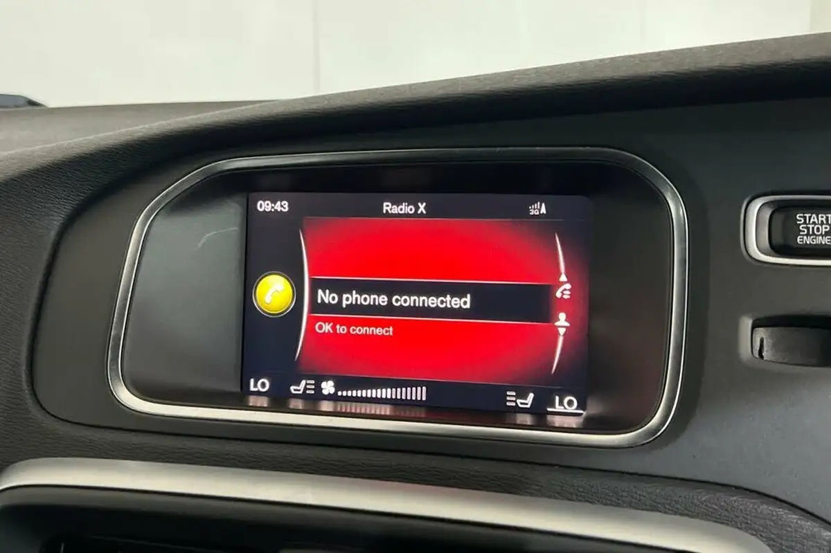 2018-volvo-v40-15-t3-r-design-nav-plus-big-30