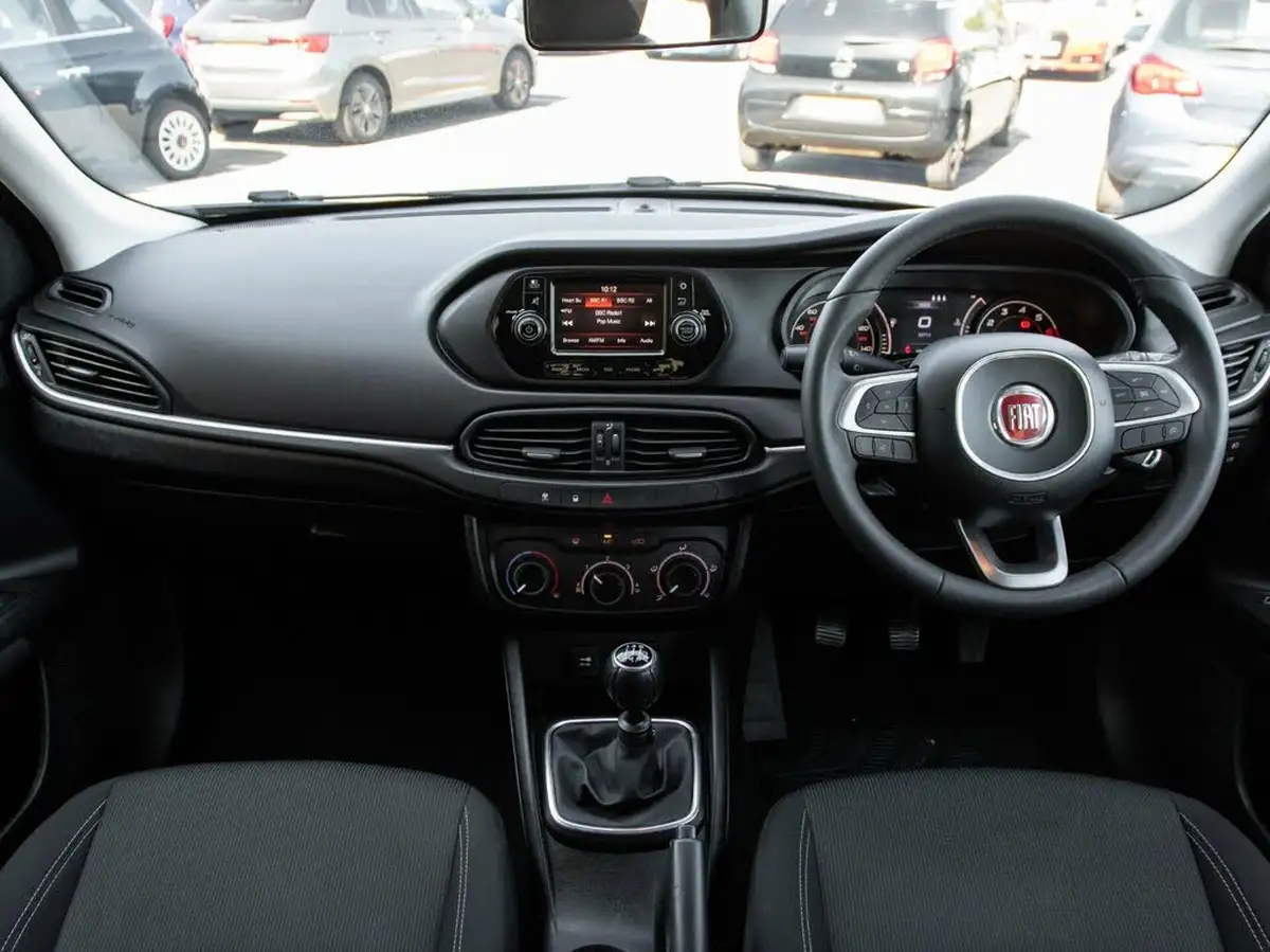 2018-fiat-tipo-14-easy-plus-hatchback-big-2