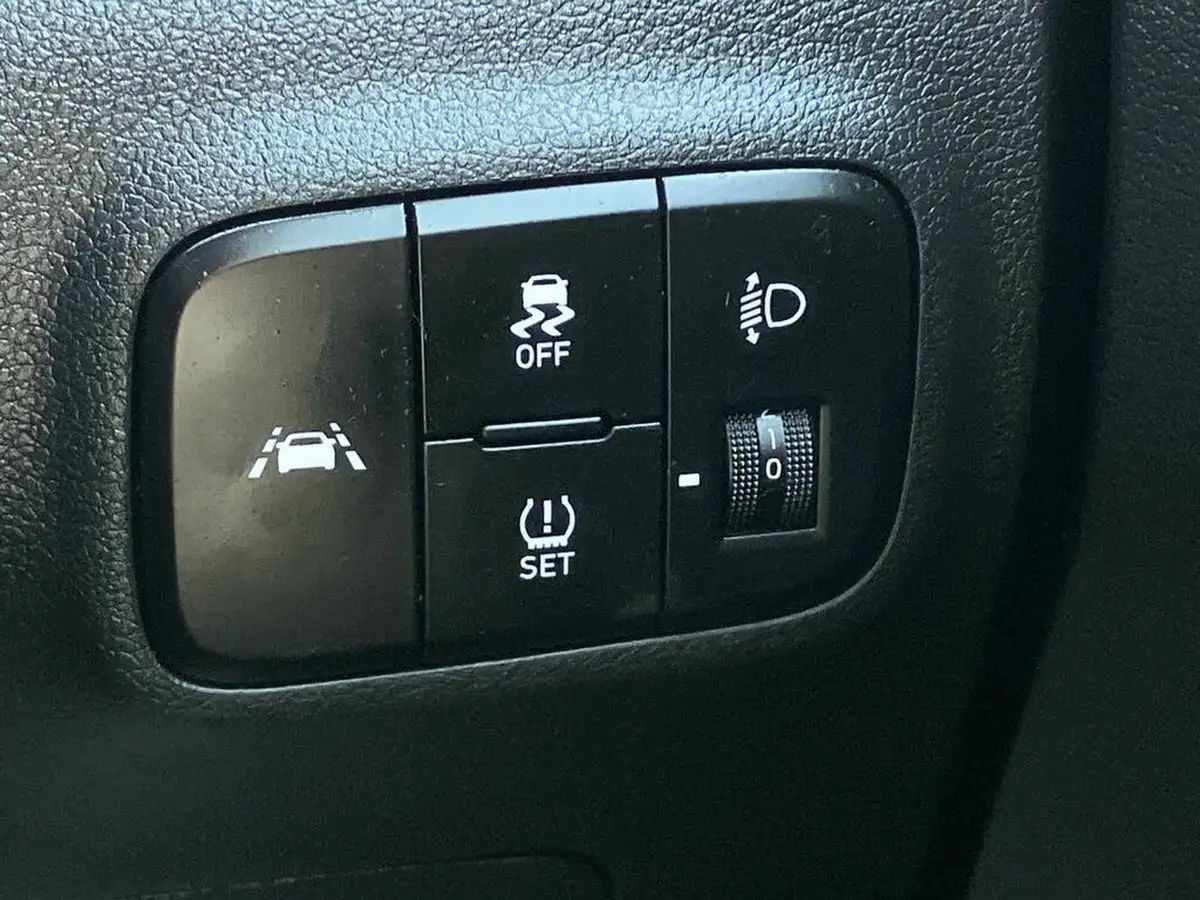 2021-hyundai-i10-12-se-connect-auto-big-35