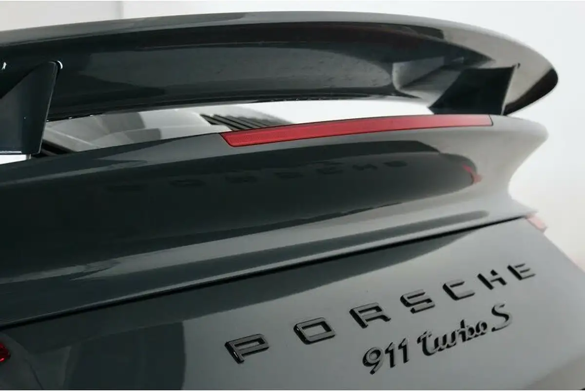 2016-porsche-911-38-turbo-s-cabriolet-big-47
