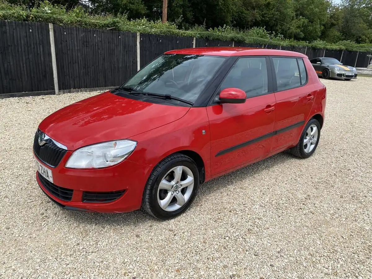 2012-skoda-fabia-14-se-mpi-85bhp-hatchback-big-9