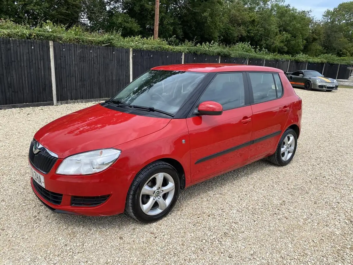 2012-skoda-fabia-14-se-mpi-85bhp-hatchback-big-5
