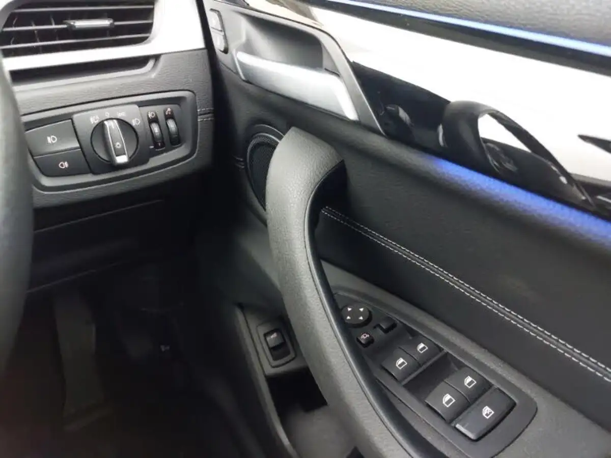 2021-bmw-x1-20-sdrive20i-xline-big-11