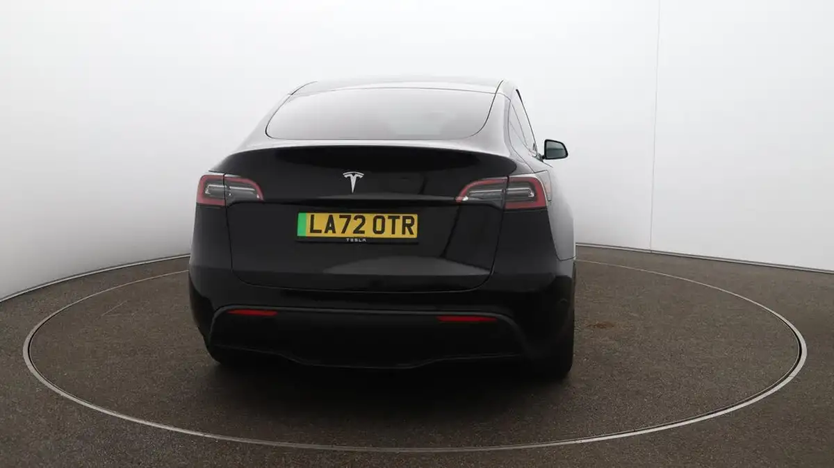 2022-tesla-model-y-e-rwd-big-56