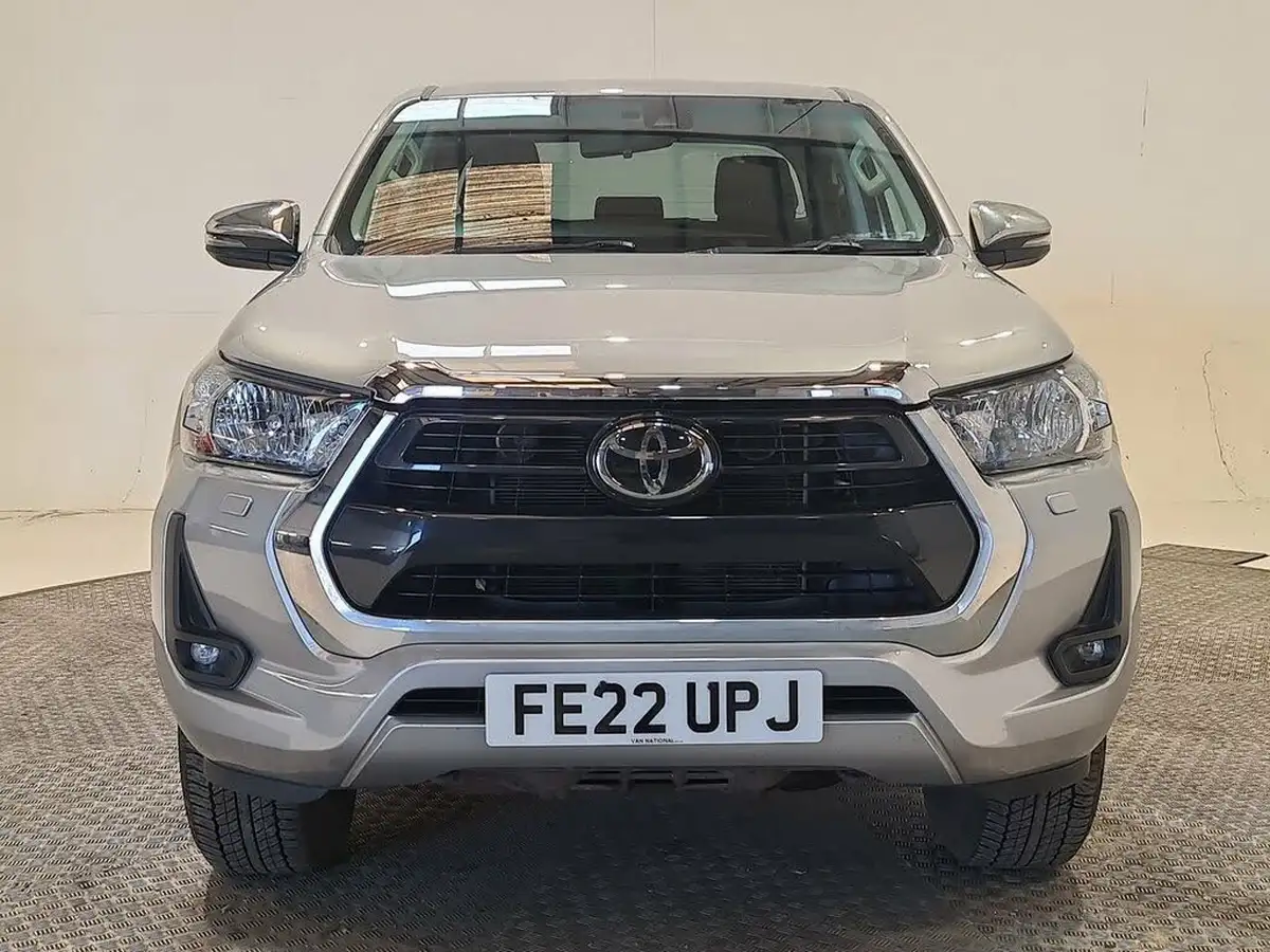 2022-toyota-hi-lux-24d-4d-icon-150hpeu6d-auto-big-12