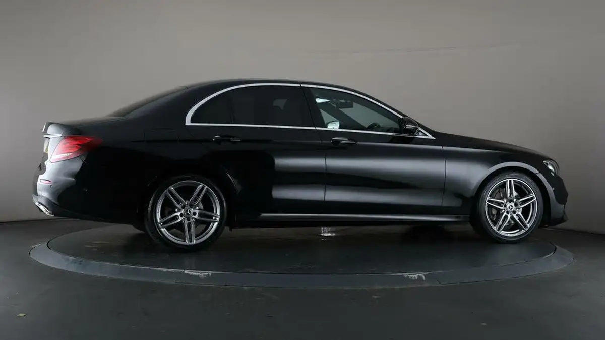 2019-mercedes-benz-e-class-20-e200-amg-line-saloon-4d-big-62