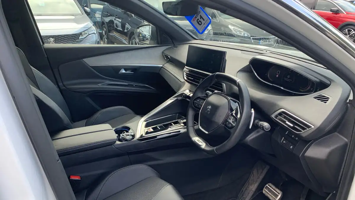 2024-peugeot-3008-suv-12-puretech-gt-136ps-hybrid-e-dsc6-big-10