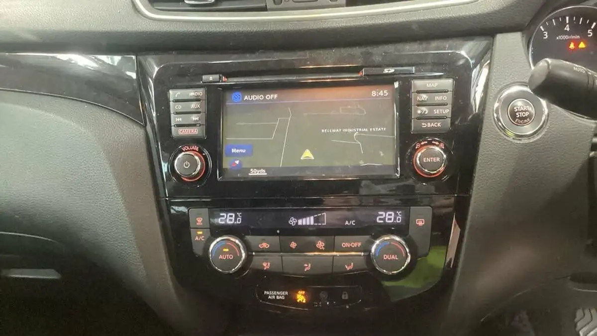 2015-nissan-qashqai-12-n-tec-big-12
