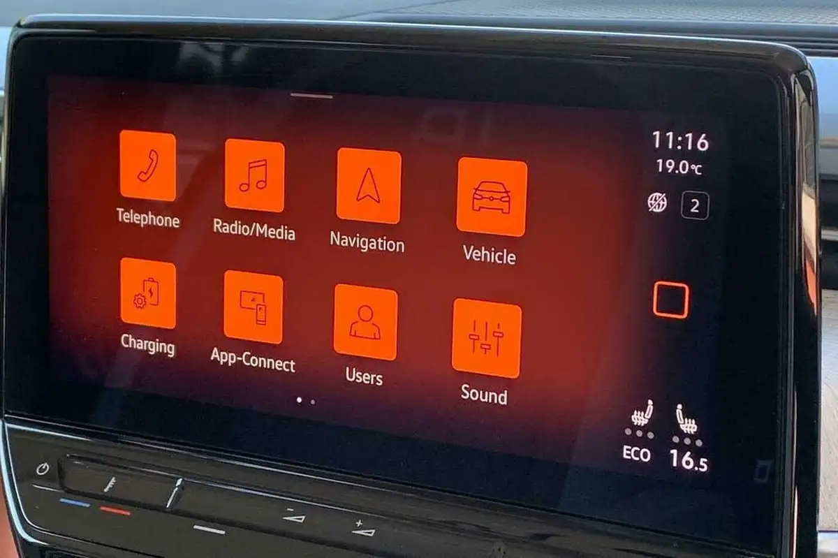 2023-volkswagen-idbuzz-e-style-standard-big-24