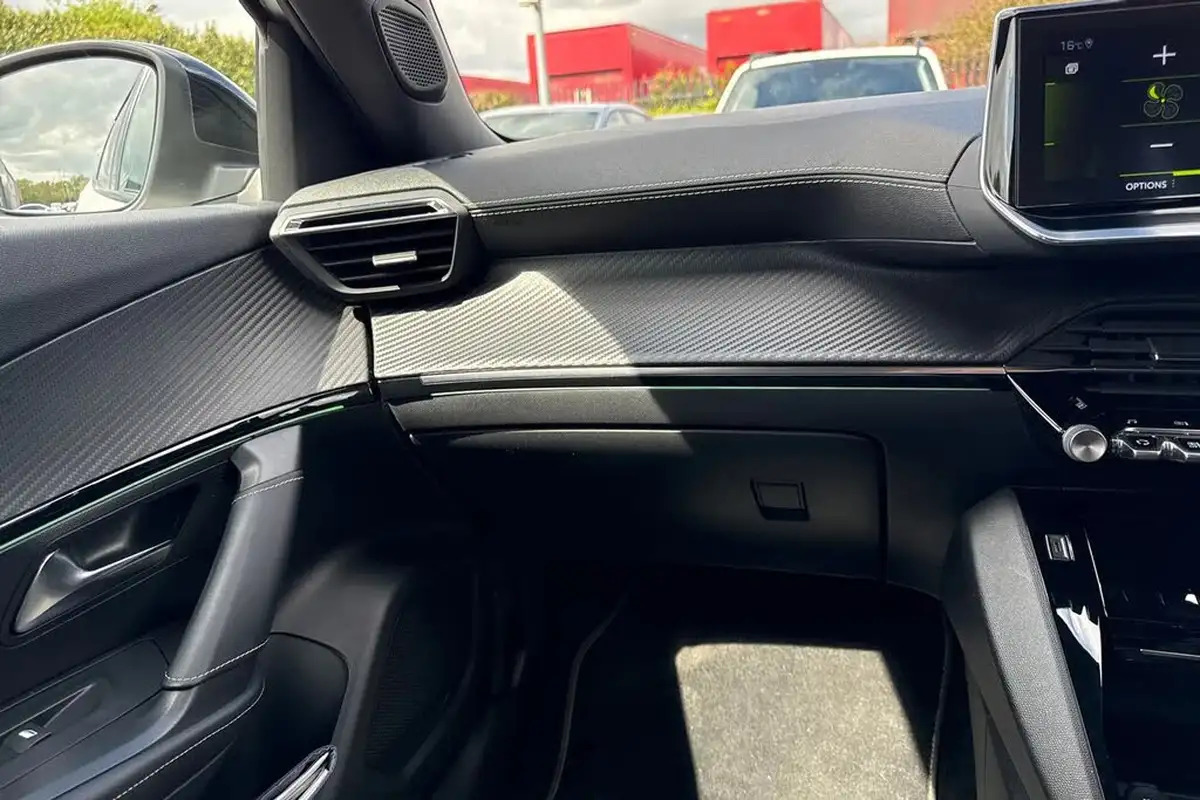 2020-peugeot-2008-suv-12-puretech-gt-line-big-19