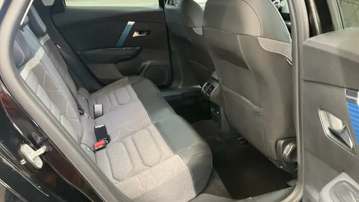 2022-citroen-c4-e-shine-big-3