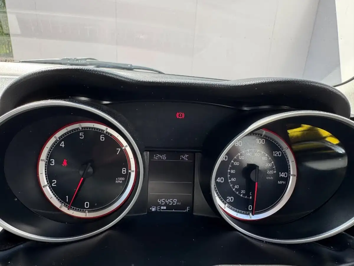 2019-suzuki-swift-12-dualjet-attitude-big-17