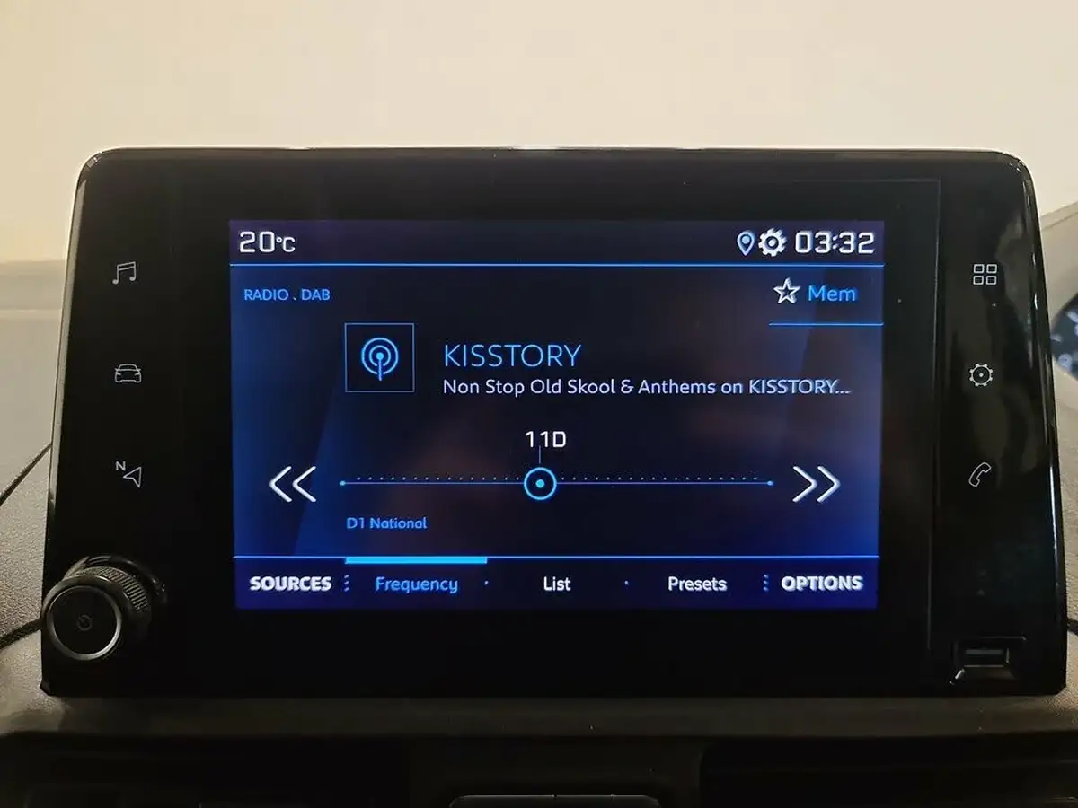 2021-peugeot-partner-15-bluehdi-1000-professional-100ps-eu6dt-panel-big-12