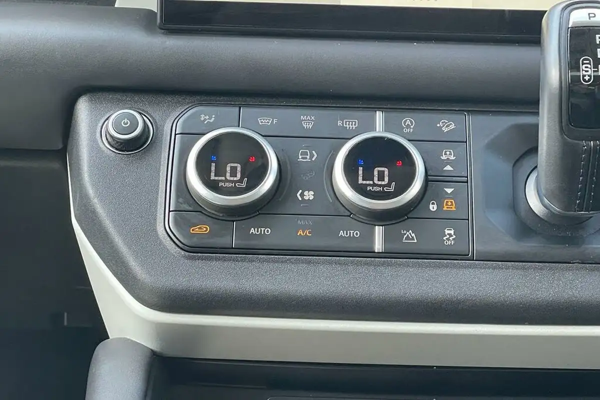 2022-land-rover-110-defender-30-d300-hse-big-15