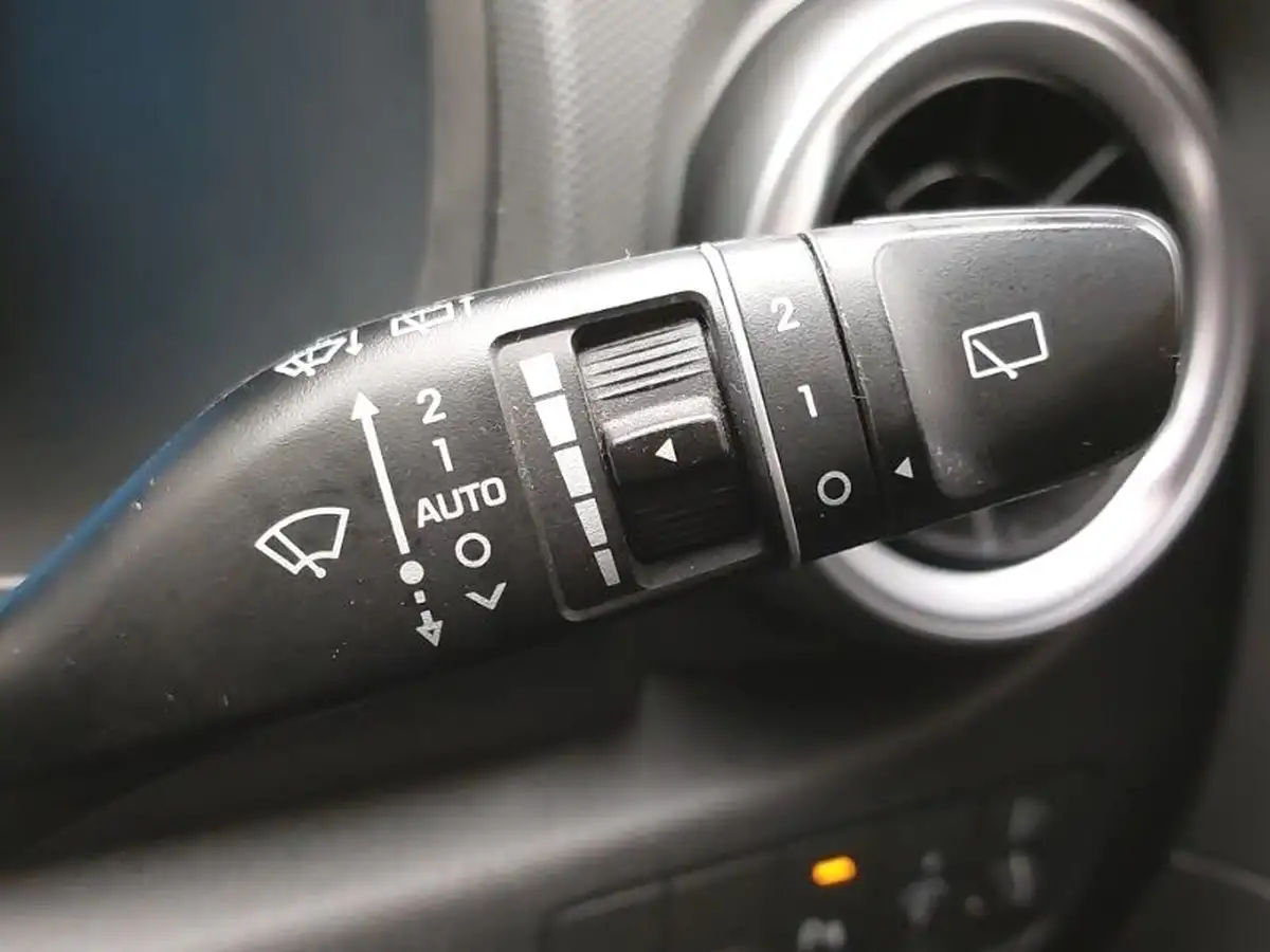2021-hyundai-kona-e-premium-204ps-64kwh-7kw-obc-big-17