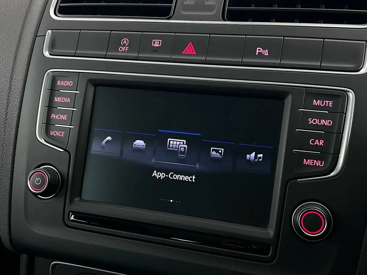 2016-volkswagen-polo-big-29