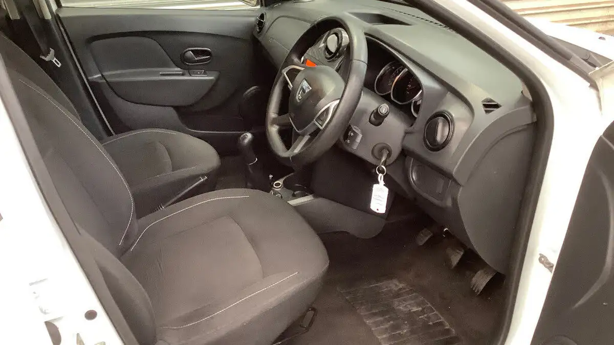 2018-dacia-sandero-10-sce-essential-big-8